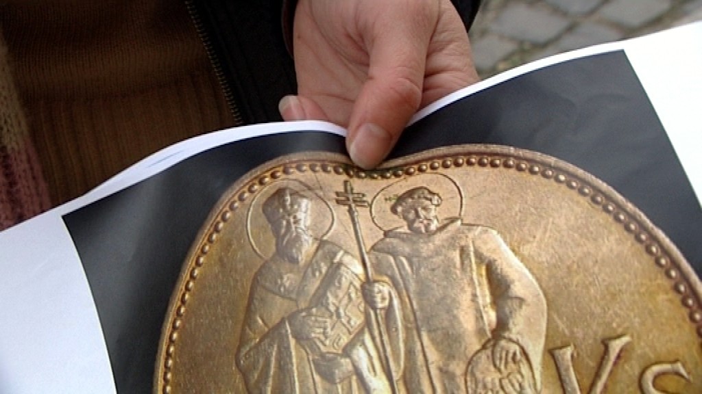 Národná banka Slovenska už na budúci rok vydá pamätnú obehovú 2 eurovku k 1150 tému výročiu príchodu sv. Konštantína a Metoda na územie Veľkej Moravy. Na tom nič zlé nie je. Cirkev vidí problém v tom, že na minci chýbajú dva najdôležitejšie symboly. 